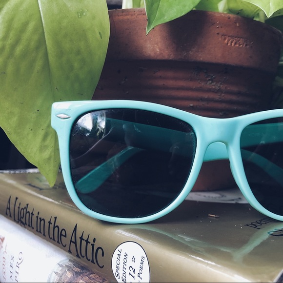 🌿 HP!! Turquoise Thick-Framed Vintage Sunnies🌿 - Picture 3 of 8